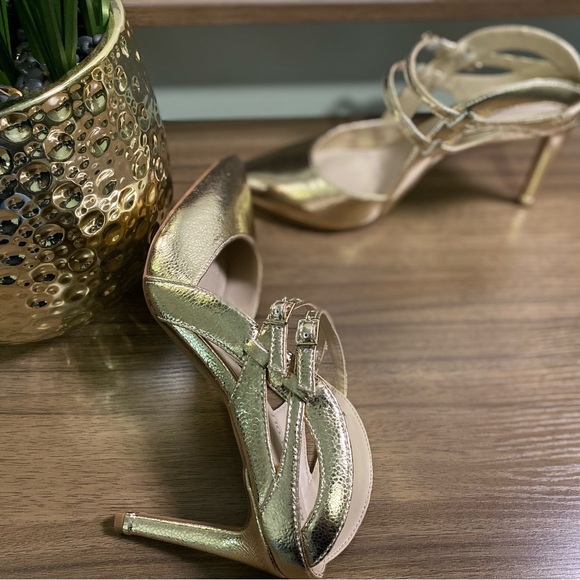 NWOT Kenneth Cole Riley Light Gold Strappy Open Back Heel - Picture 5 of 13